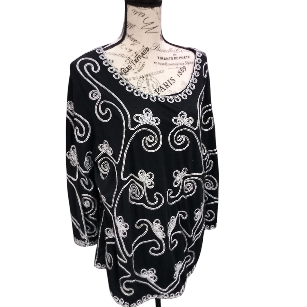CJ Banks Black and White Swirl Top